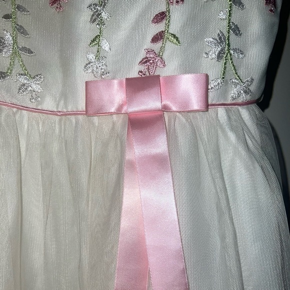 Pretty white Jona michelle dress - Picture 2 of 6